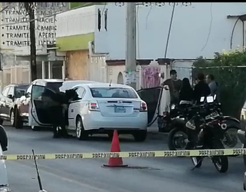 Hallan vehículo de taxista asaltado y baleado en la madrugada