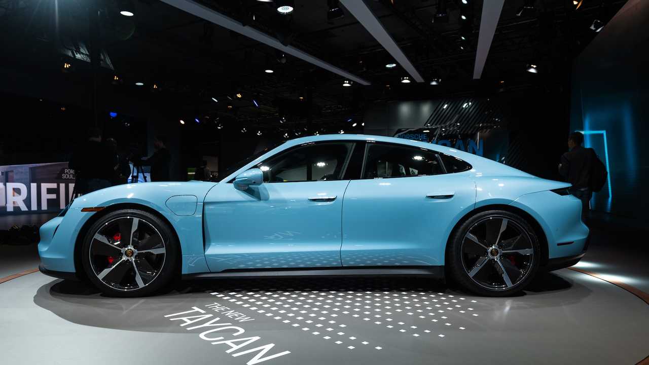 EL PRIMER VEHÍCULO TOTALMENTE ELÉCTRICO DE PORSCHE YA ESTÁ DISPONIBLE EN EE.UU.