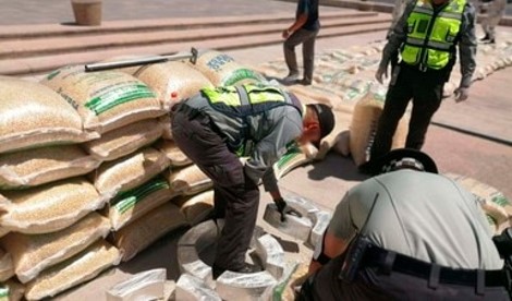 INSPECCIONES DE SEGURIDAD PERMITIERON A GUARDIAS NACIONALES ASEGURAR ALREDEDOR DE 740 KILOS DE APARENTE KRYSTAL DENTRO DE COSTALES DE MAÍZ