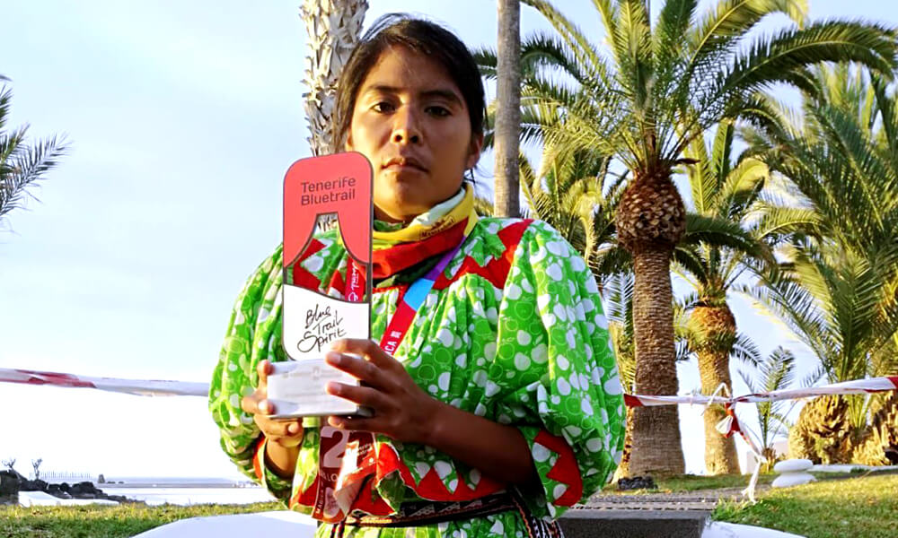 Corredora tarahumara que ha conquistado diversas proezas atléticas en México y Europa con el uso de su indumentaria