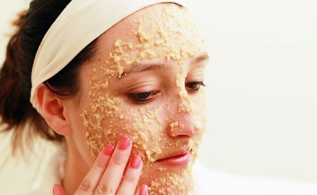 MASCARILLA EXFOLIANTE A BASE DE AVENA, MIEL Y NARANJA.