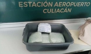 GUARDIAS NACIONALES DETIENE A DOS MUJERES QUE OCULTABAN PASTILLAS DE APARENTE FENTANILO ENTRE SUS ROPAS