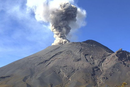 Volcán Popocatépelt mantiene actividad con explosiones y exhalaciones