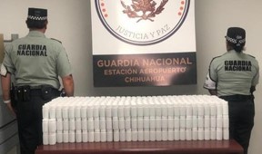 Guardias Nacionales aseguran en aeropuerto internacional de Chihuahua alrededor de 55 mil 800 cápsulas de Pseudoefedrina