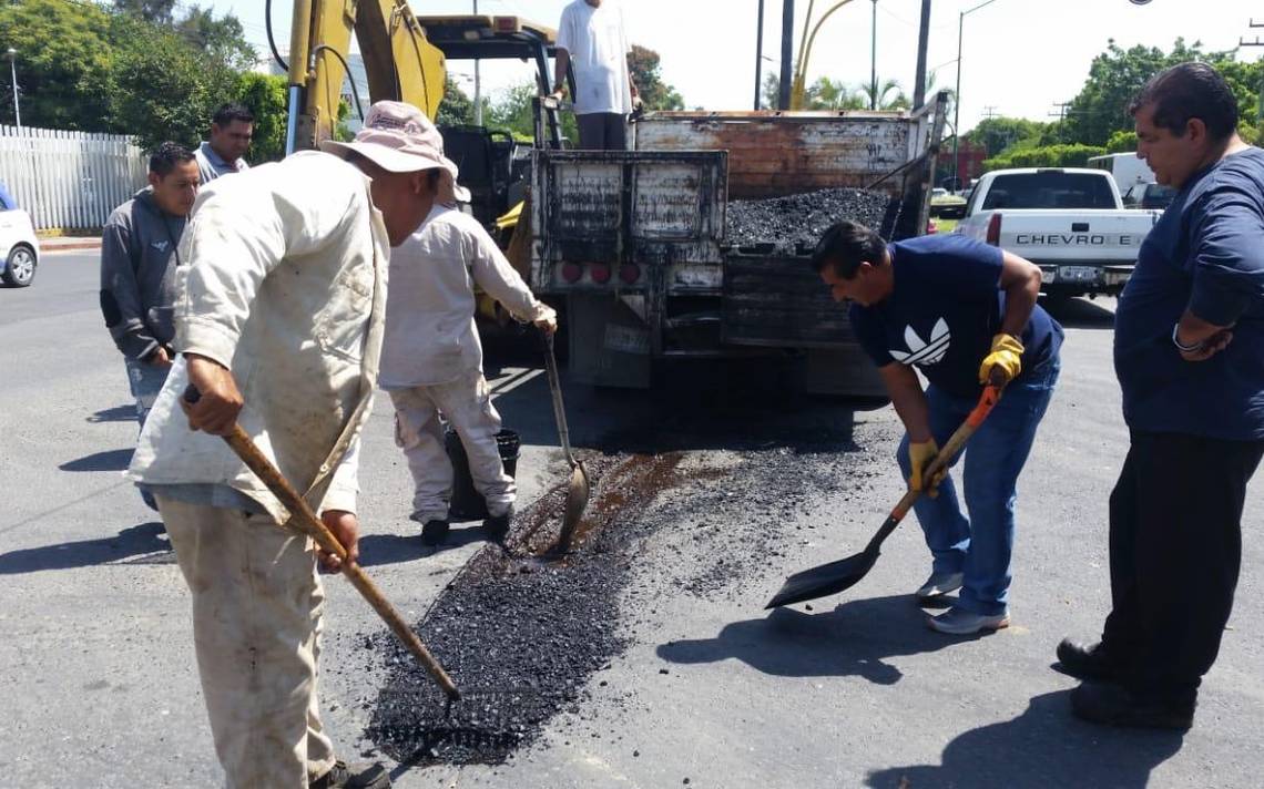 Se realiza trabajo de bacheo urgente en vialidades