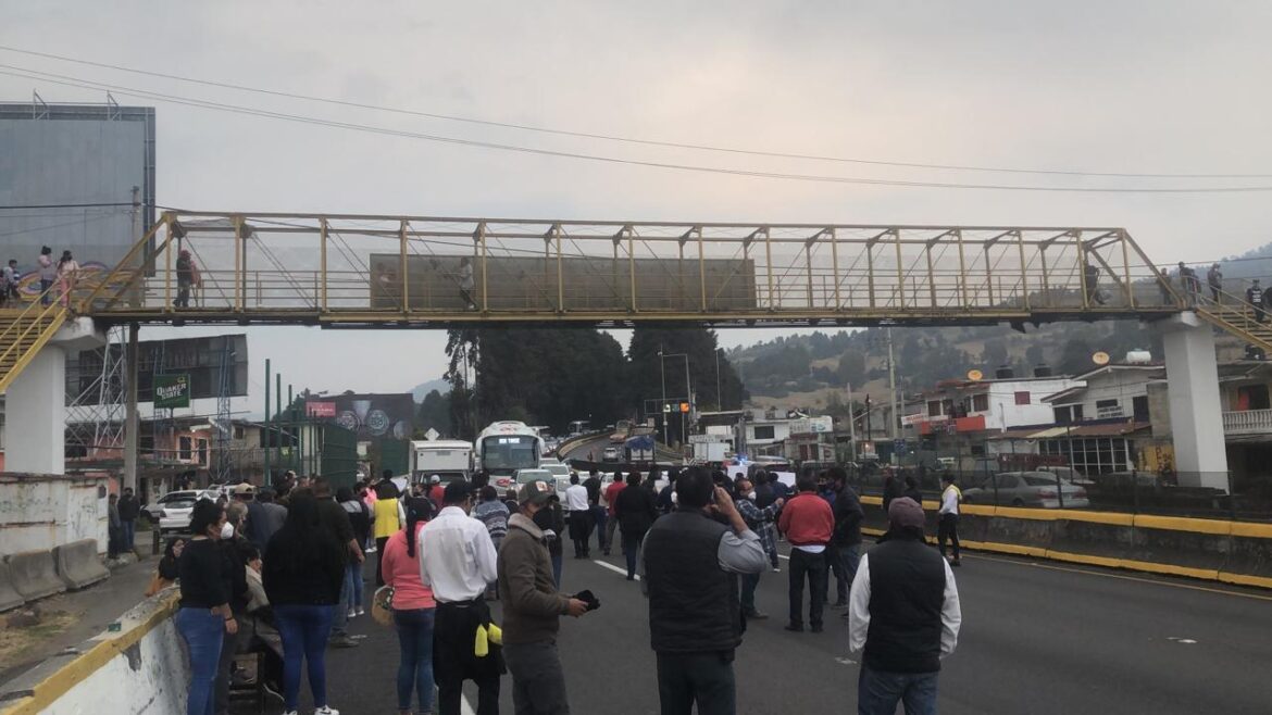 Bloquean la México-Cuernavaca por secuestro y homicidio de ingeniero en Tres Marías