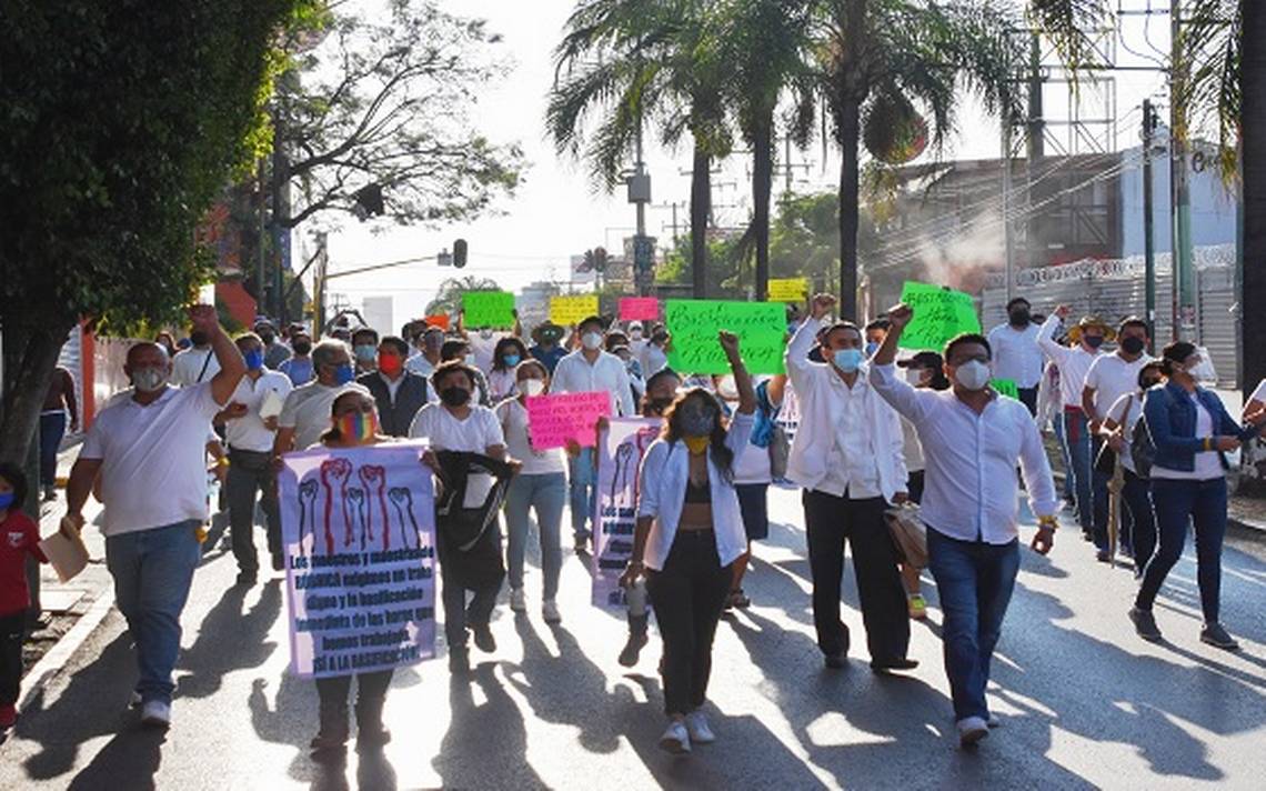 Maestros protestan en Cuernavaca para exigir plazas