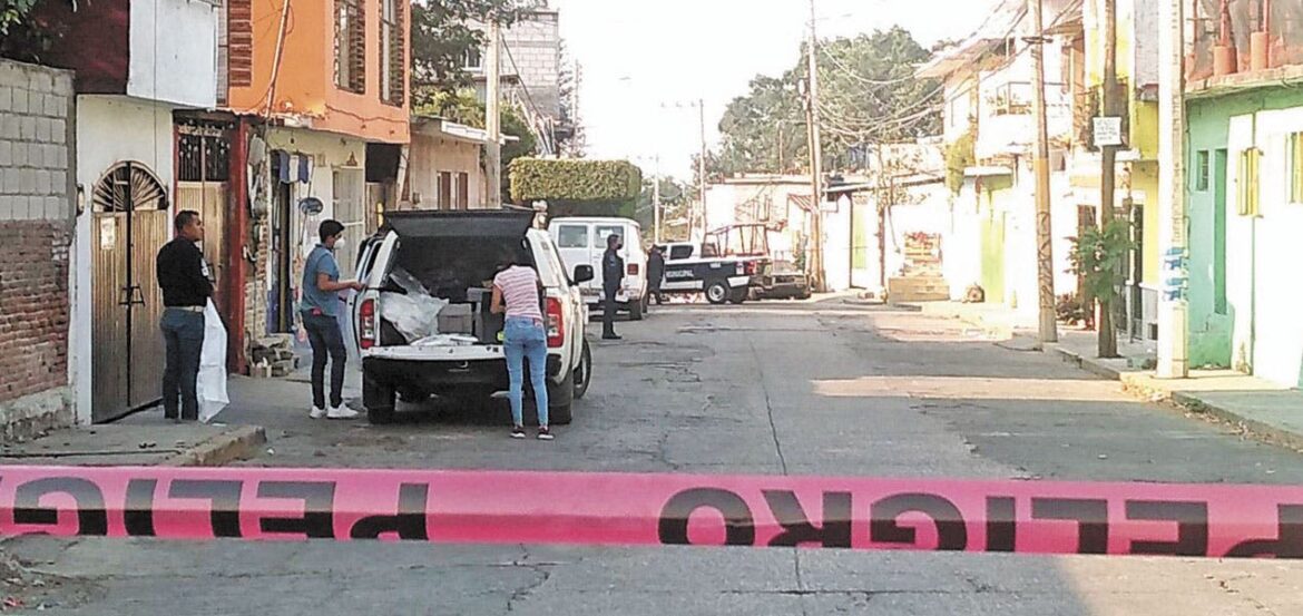 Balean a sujeto durante asalto en colonia Satélite, Cuernavaca