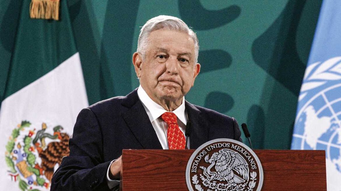 Nuevo revés contra AMLO: INE le ordena bajar mañanera por violar veda de consulta popular