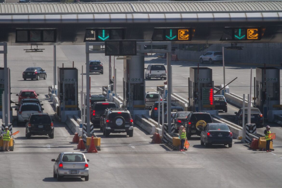 Enrique Krauze denuncia en redes asaltos en la autopista México-Cuernavaca; así operan