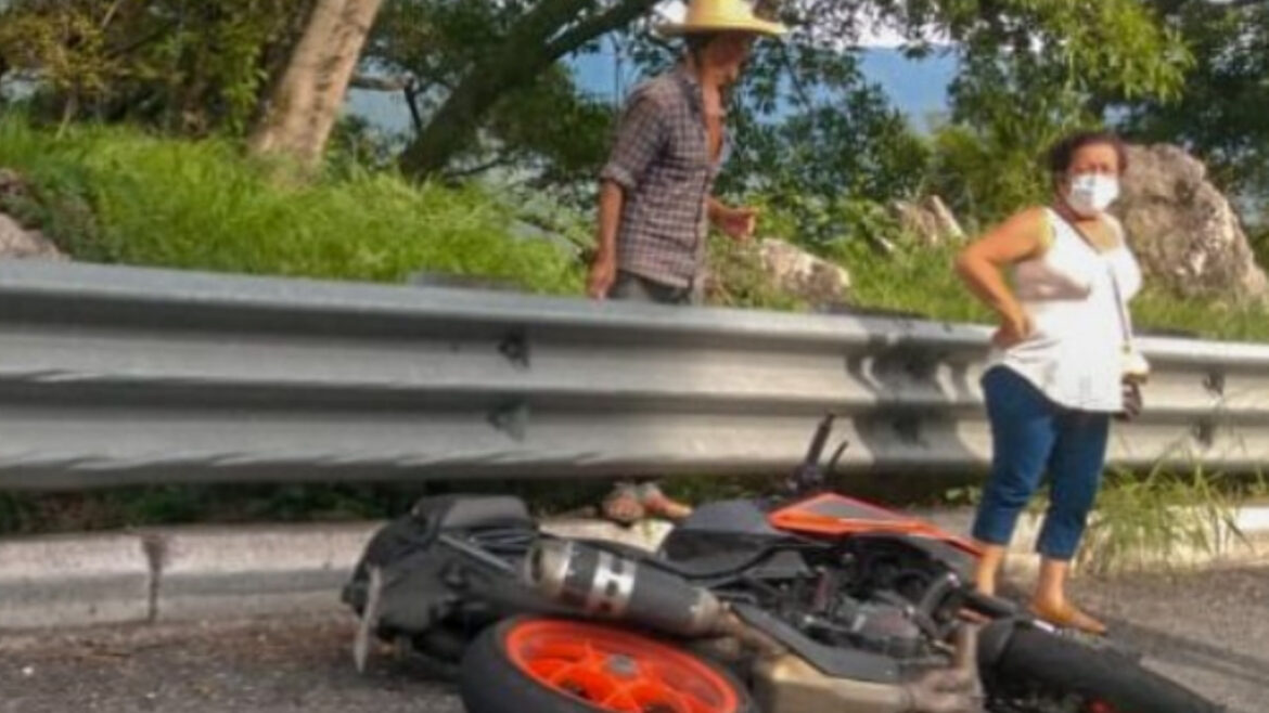 Motociclista muere decapitado en accidente en carretera Iguala – Cuernavaca