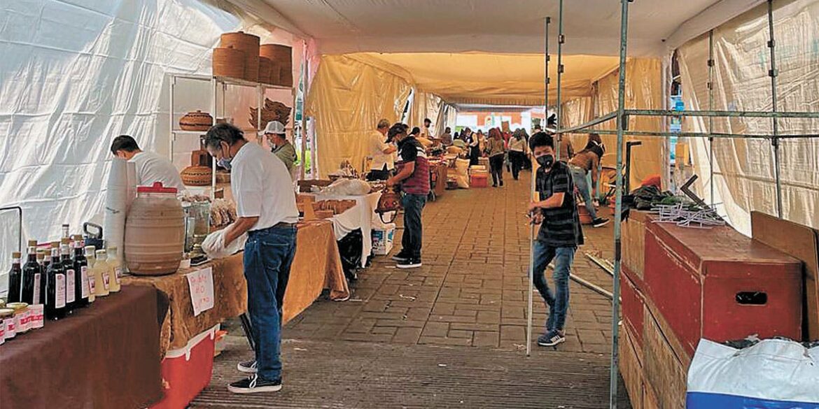 Instalan tianguis artesanal en el primer cuadro de Cuernavaca