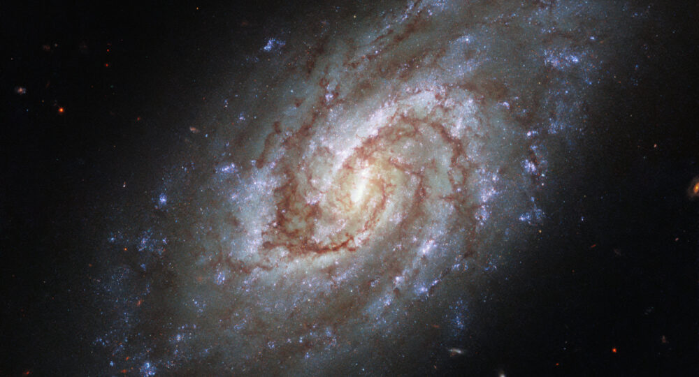 NASA captura nueva imagen de una impresionante galaxia espiral