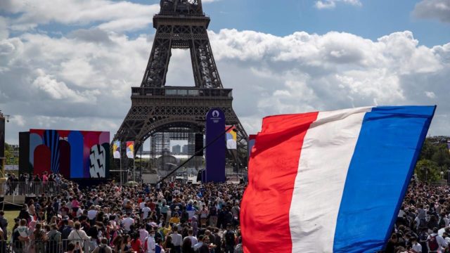 París ondea la bandera olímpica y mira más allá del Covid-19 para 2024