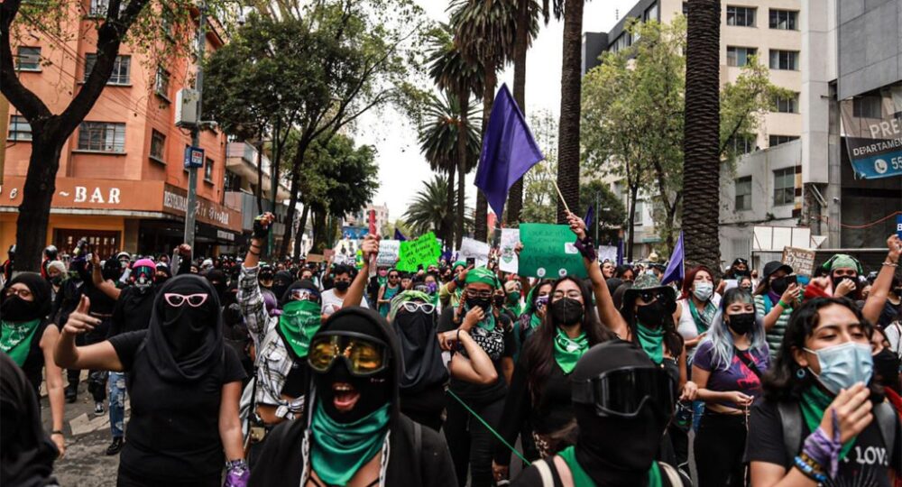 Reportan 33 lesionados en marcha feminista por el aborto en CDMX