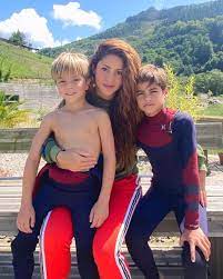 Shakira aparece bailando junto a sus hijos Milan y Sasha en video de TikTok