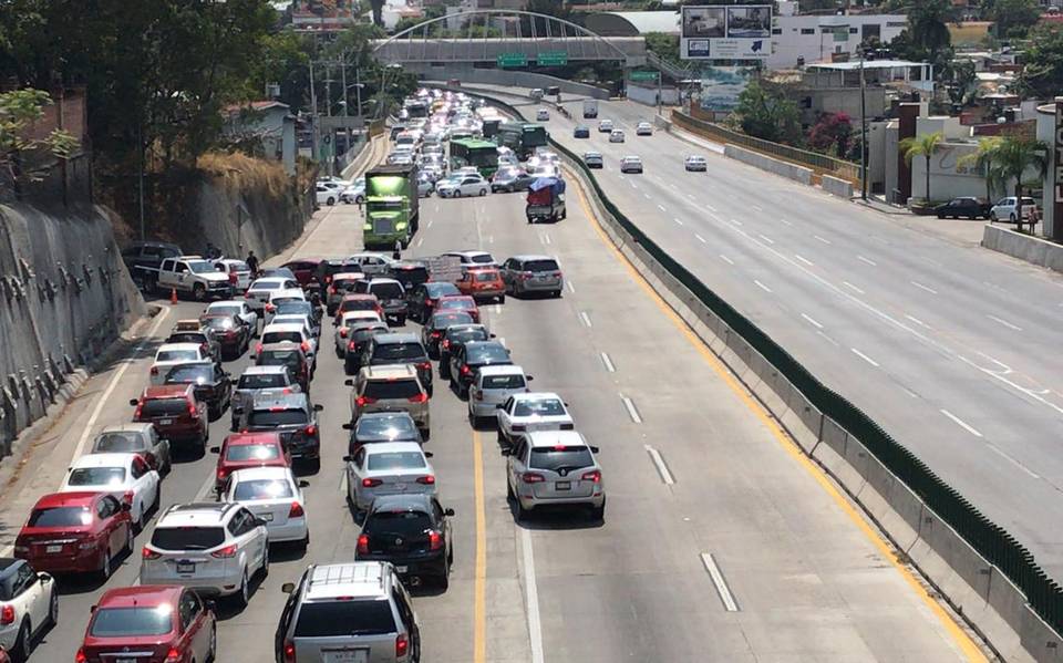 Atención: bloqueo en el Paso Express Cuernavaca y en la Paloma de la Paz