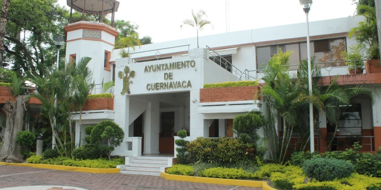 Le cortan la luz a oficinas de gobierno de Cuernavaca, sistemas de cobro se vuelven un caos