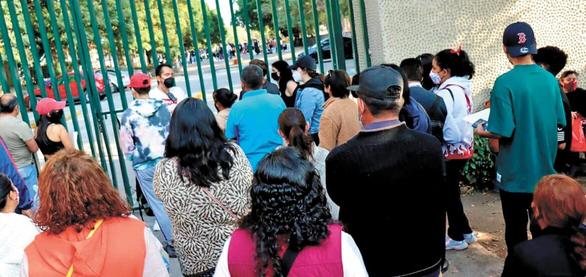 Gran afluencia de menores para recibir la segunda dosis COVID19 en Cuernavaca