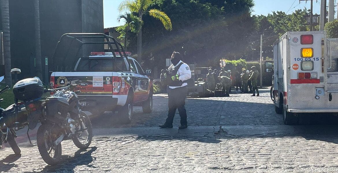 Movilización por amenaza de bomba en agencia de autos de Cuernavaca