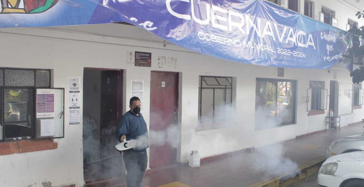 Desinfectan oficinas del Ayuntamiento de Cuernavaca para evitar contagios de COVID19