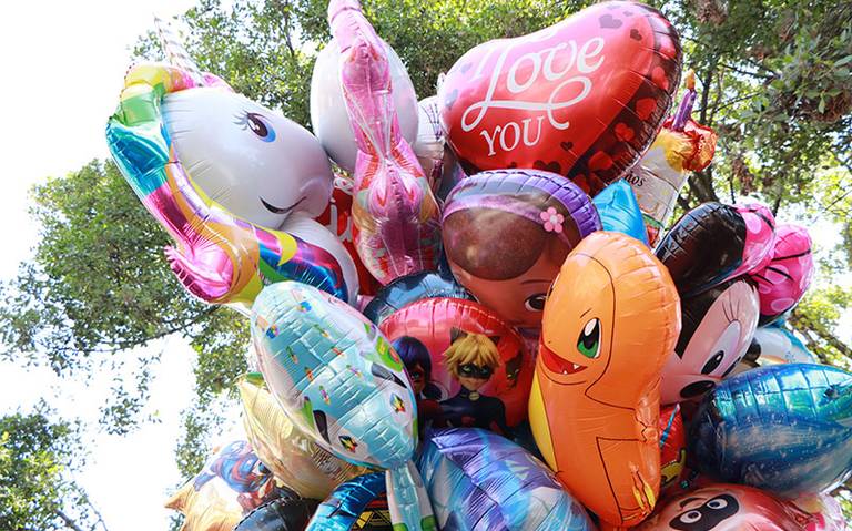 Con globos celebran las promesas de amor