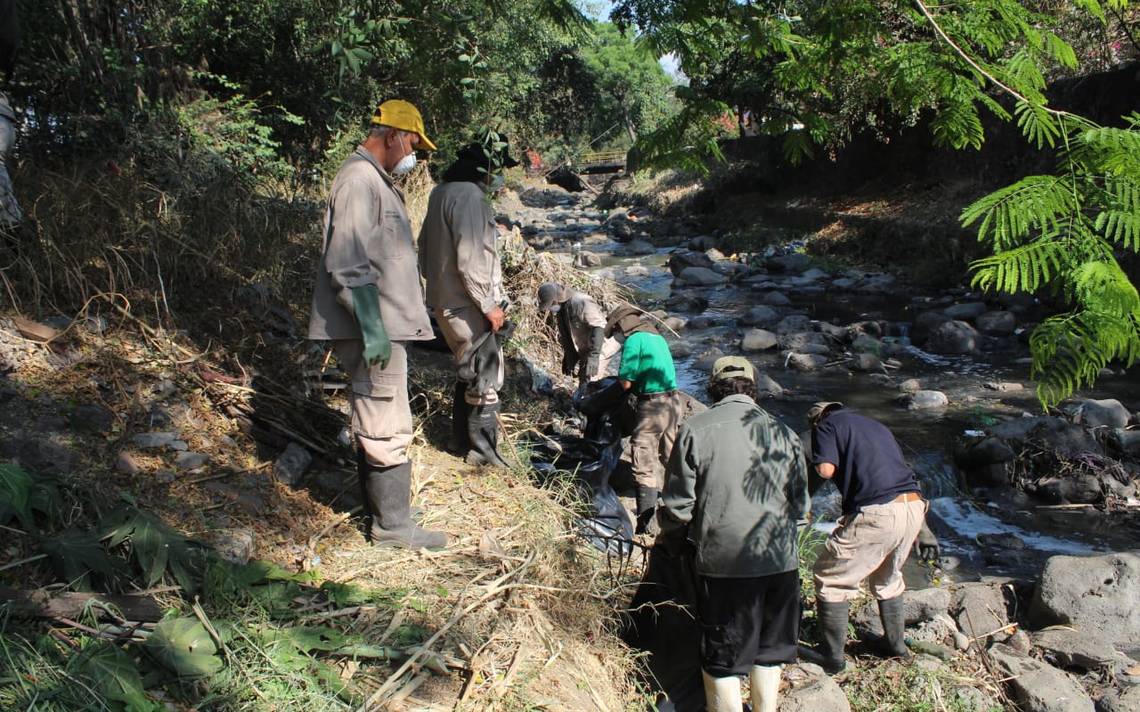 Limpian puntos críticos en barrancas de Cuernavaca