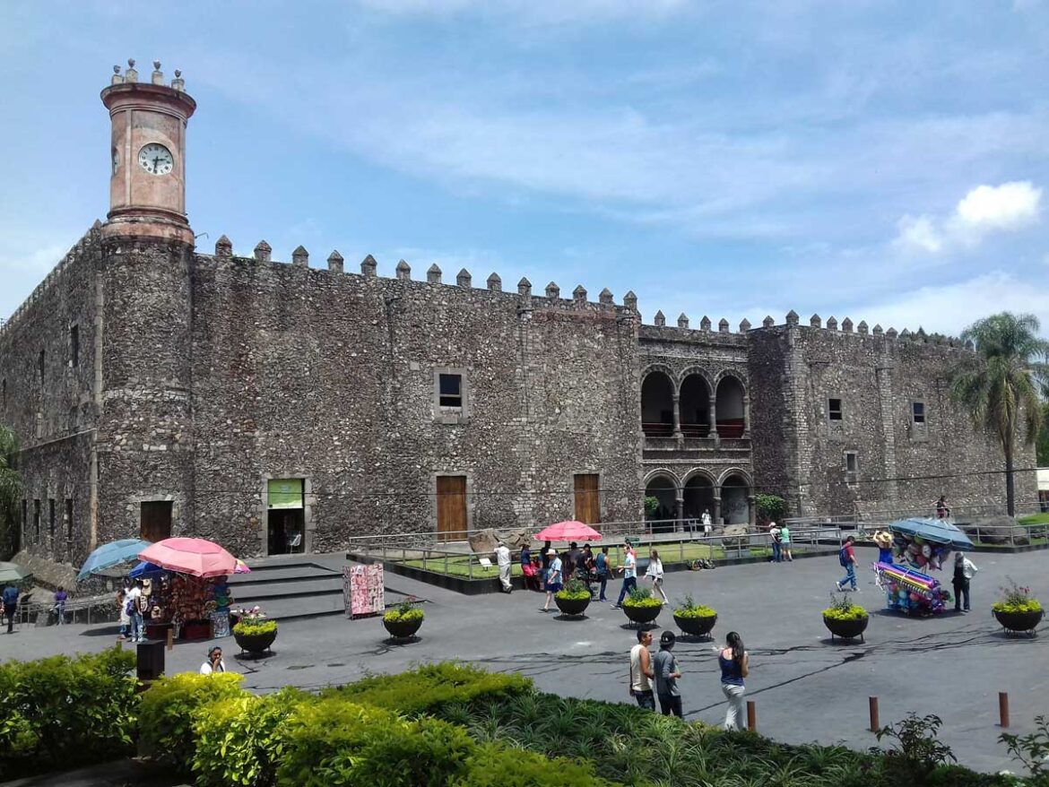 Visitantes llenan de vida a Cuernavaca