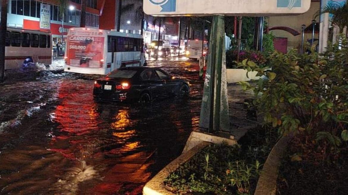 Tormenta y granizo causan encharcamientos y afectaciones en gran parte de Cuernavaca