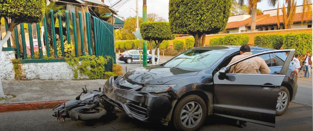 Fallece motociclista al ser embestido por conductora en Cuernavaca