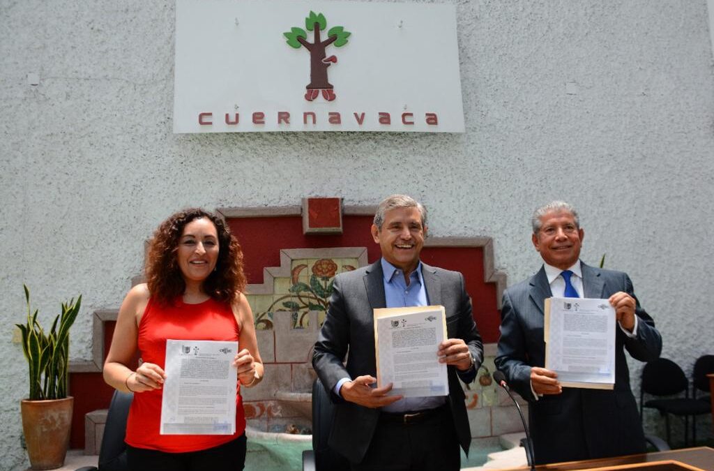 Firma ayuntamiento de Cuernavaca y grupo CETEC Convenio a Favor de los Trabajadores Municipales