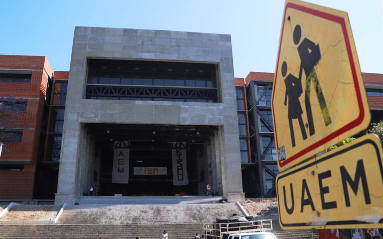 Cambio de horario beneficia a estudiantes en edificio principal de la UAEM