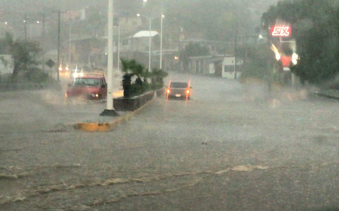 Fuertes lluvias y encharcamientos en Cuernavaca