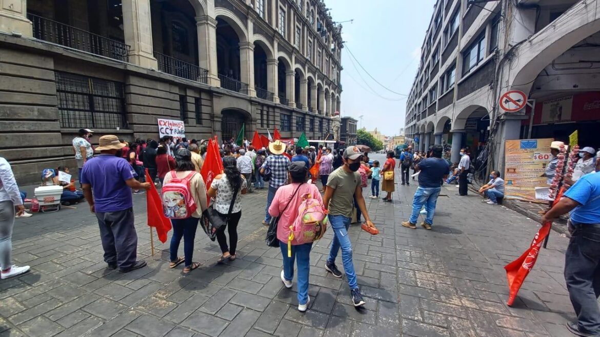 Marchan antorchistas en Cuernavaca