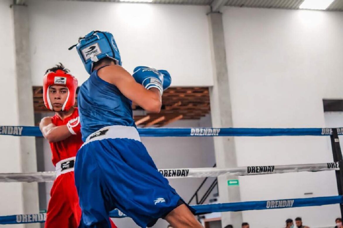 Tercera edición del torneo de novatos de boxeo