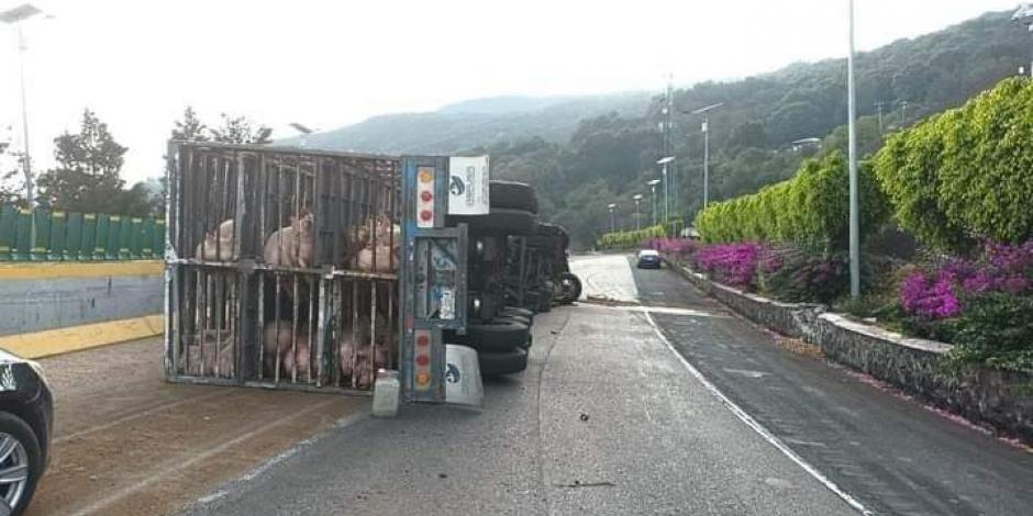 Vuelca tráiler en la México-Cuernavaca