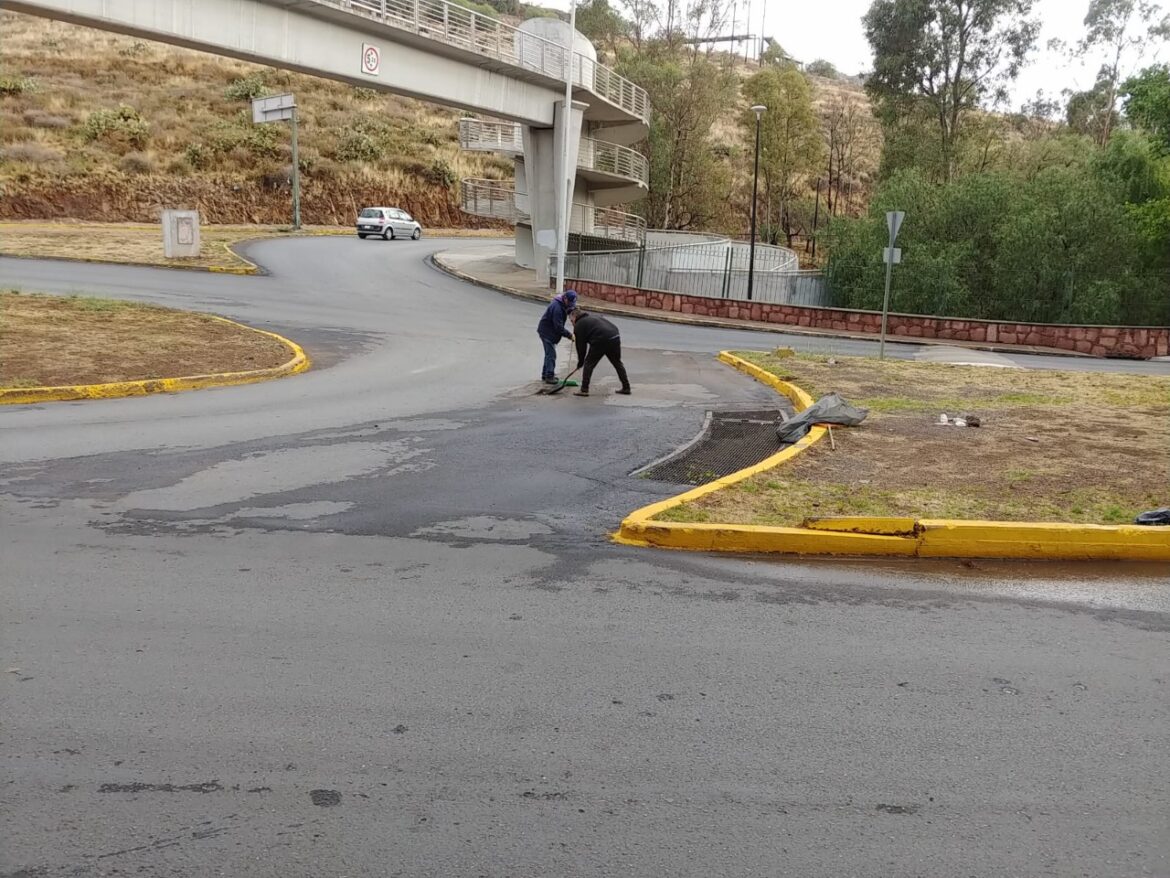 Pavimentan en la colonia Universo, de Cuernavaca