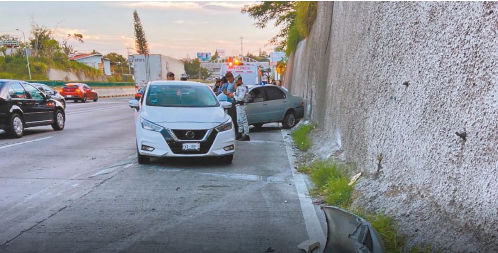 Hombre en estado de ebriedad ocasiona fuerte accidente en Cuernavaca