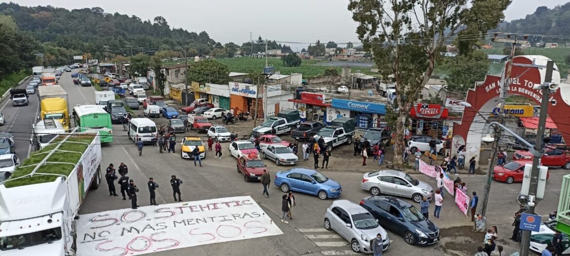 Habitantes de San Miguel Topilejo bloquearon la carretera México-Cuernavaca