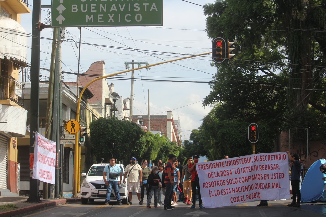 Comerciantes ambulantes bloquean avenidas: Cuernavaca