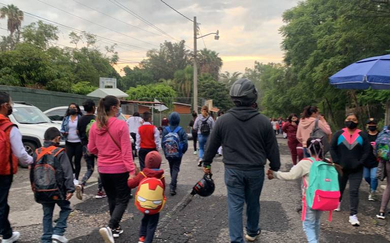 Vuelven los alumnos y el tráfico a las calles de Cuernavaca