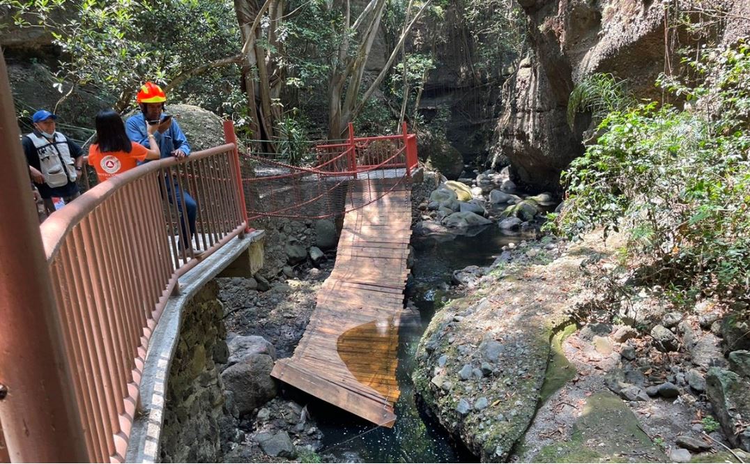 Programan reabrir puente colgante colapsado en Cuernavaca hasta el 2023