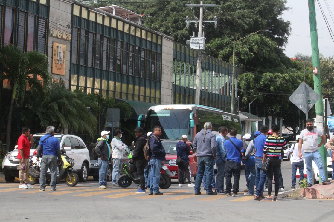 Protestan trabajadores del Sapac de Cuernavaca; exigen pago catorcenal