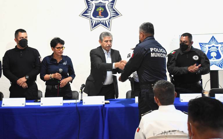 Entregan reconocimientos a policías de Cuernavaca