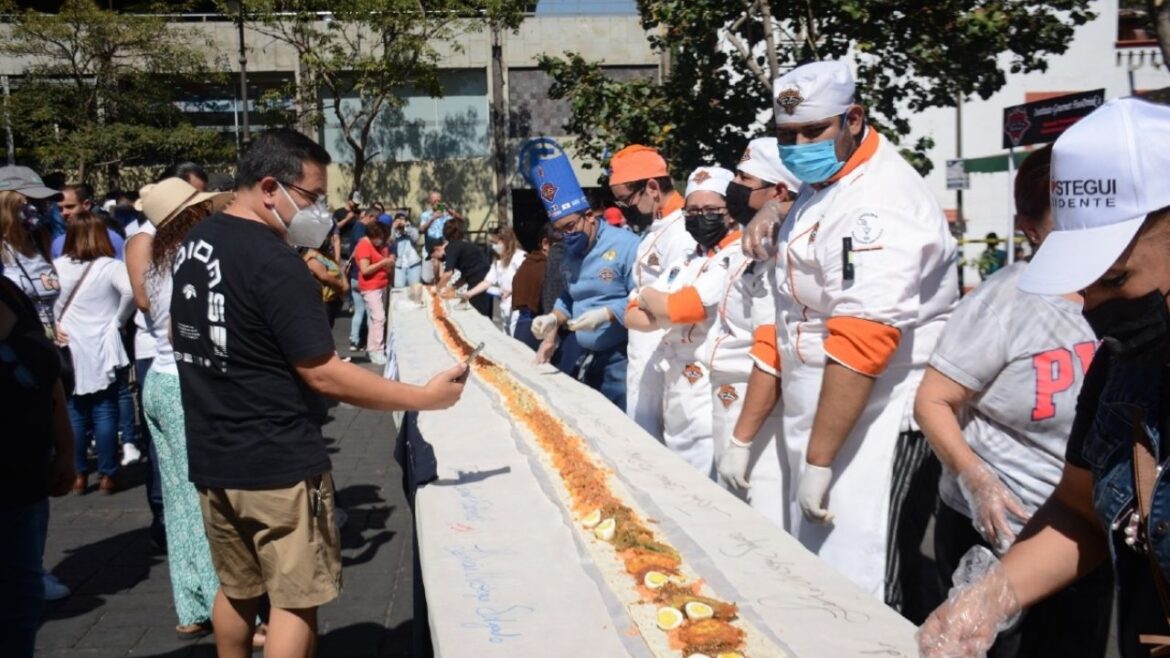 Cuernavaca rompe el récord Guinness del taco acorazado más grande del mundo