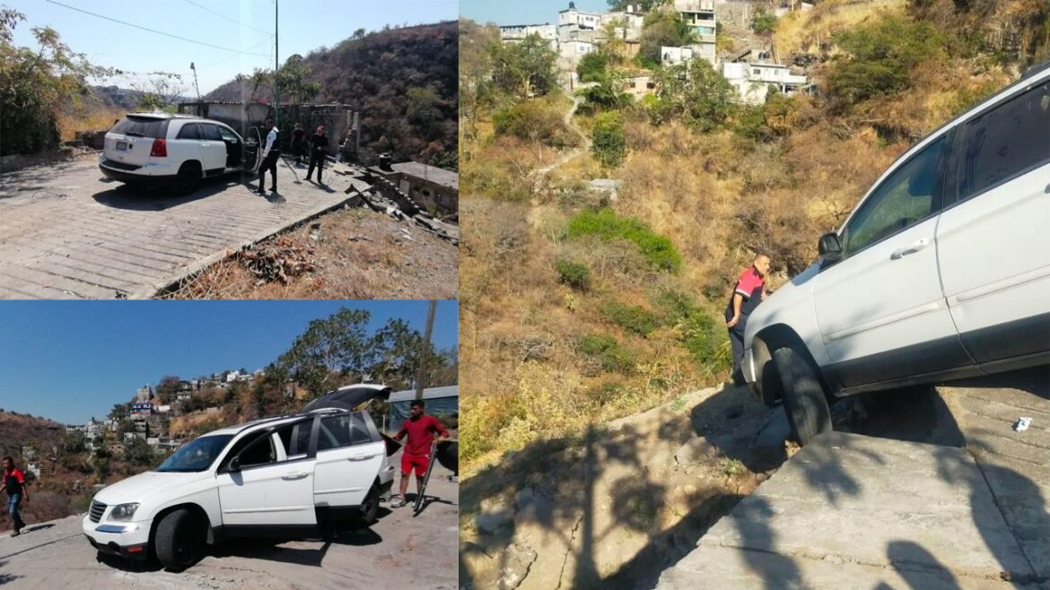 Camioneta por poco cae a barranco en Cuernavaca