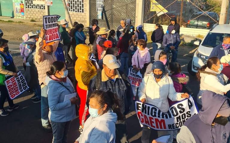 Vecinos de Amecameca bloquean la carretera México-Cuautla; piden agua potable