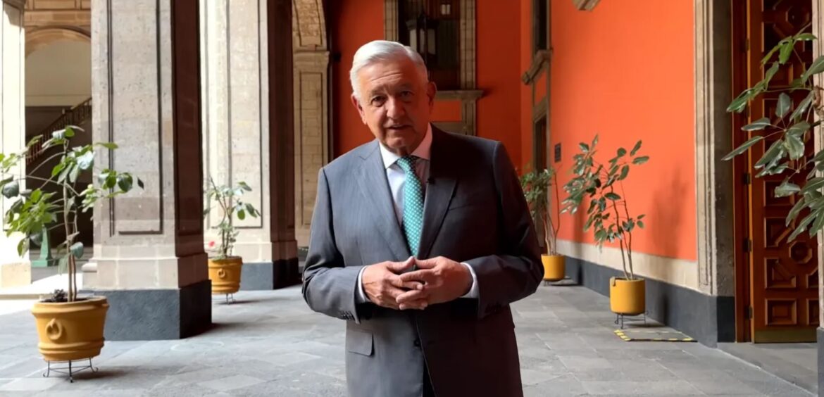 AMLO reaparece y confirma desmayo