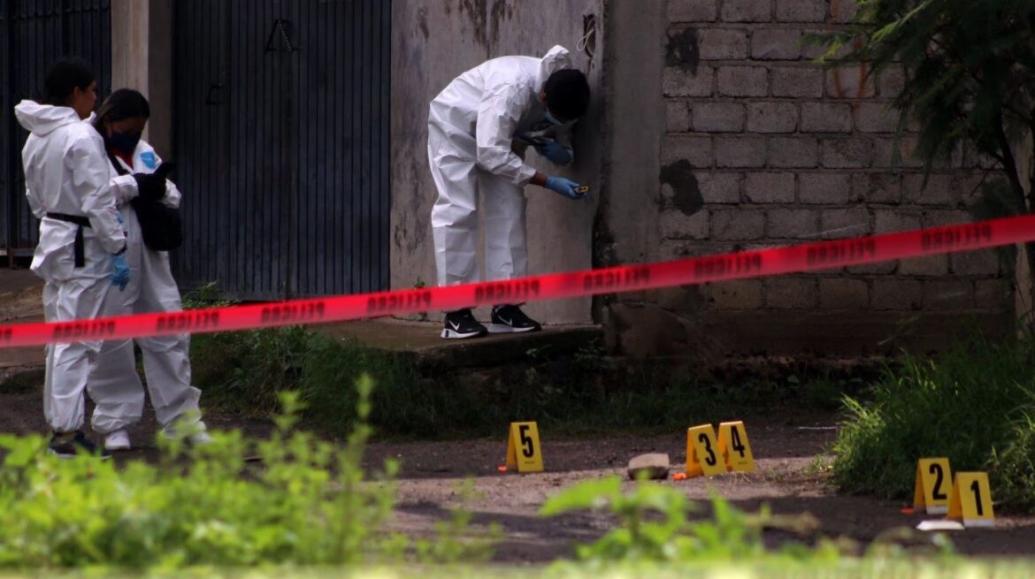 Esparcen restos humanos en calles de Cuernavaca