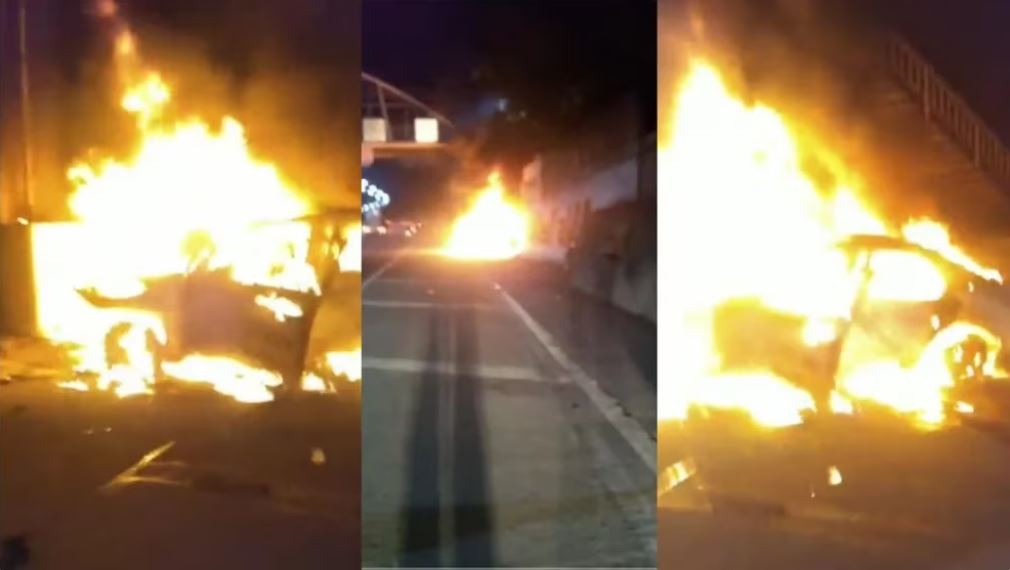 Fuerte accidente en la autopista de Cuernavaca; un vehículo se incendió con personas en su interior